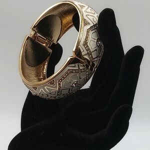 Chic Geometric Gold and White Bracelet